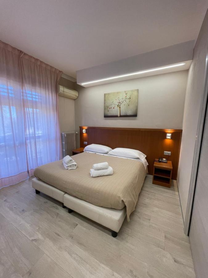 Hotel & Apartments Rinaldo Borgomanero Ngoại thất bức ảnh