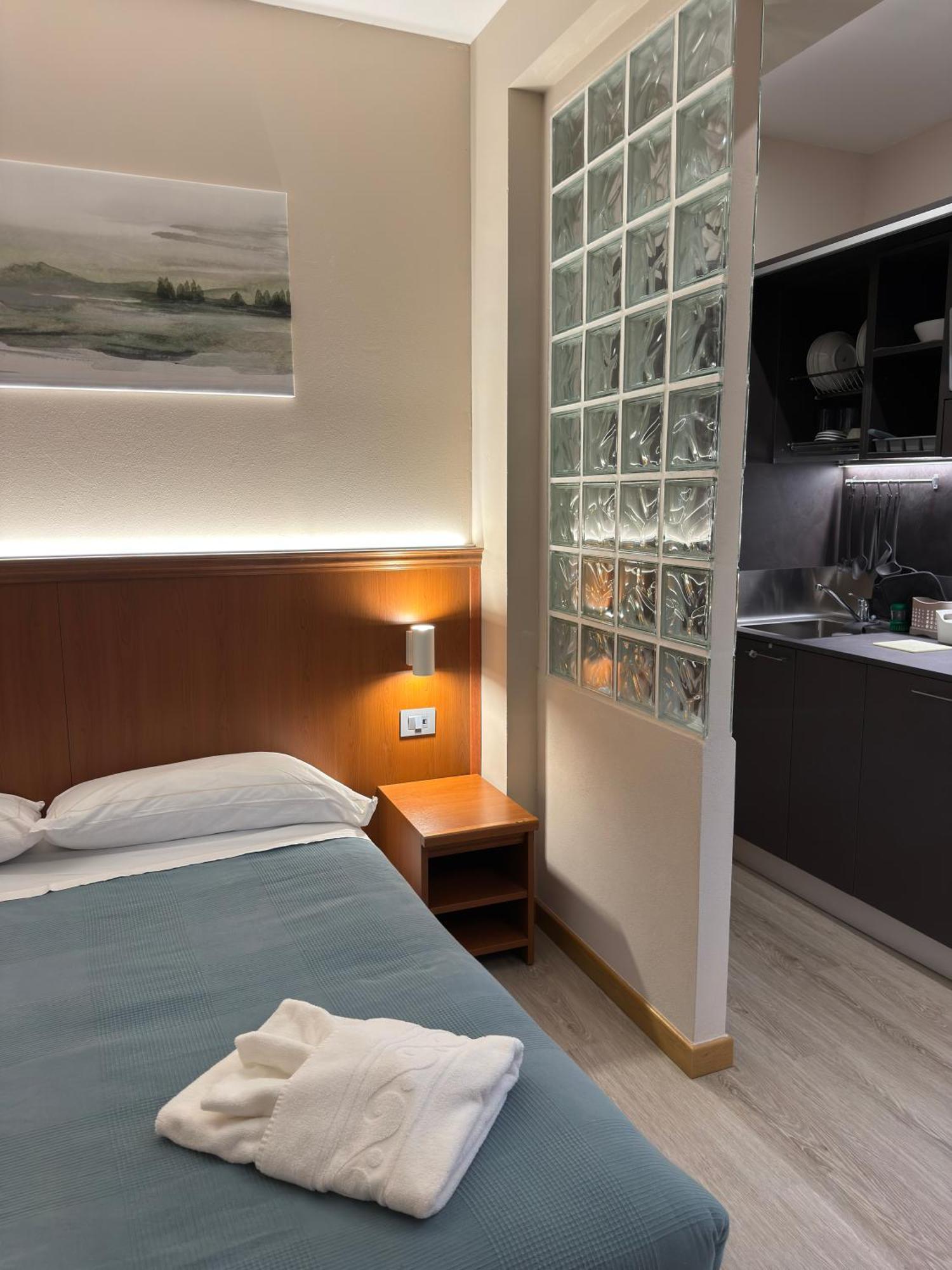 Hotel & Apartments Rinaldo Borgomanero Ngoại thất bức ảnh