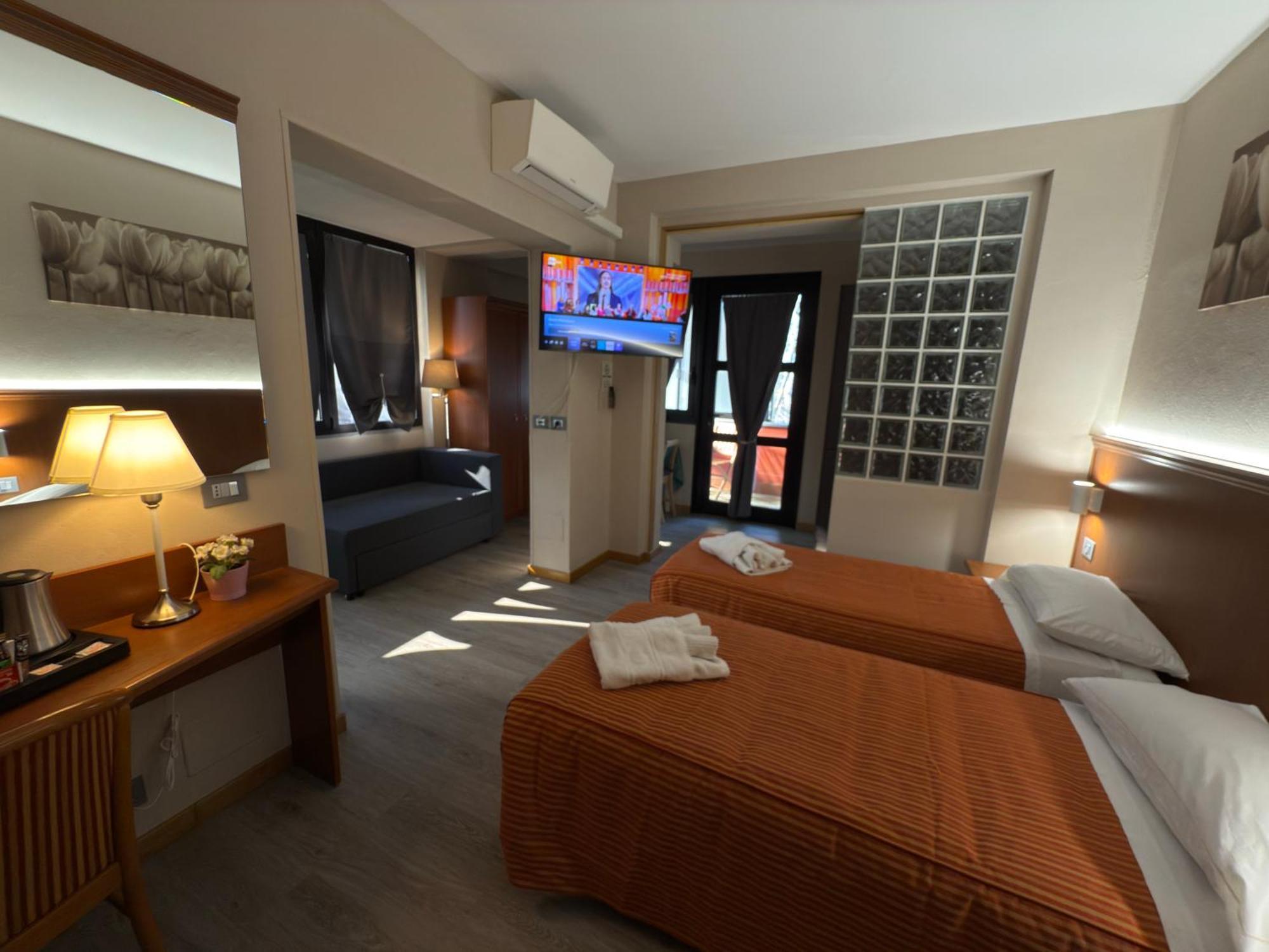 Hotel & Apartments Rinaldo Borgomanero Ngoại thất bức ảnh