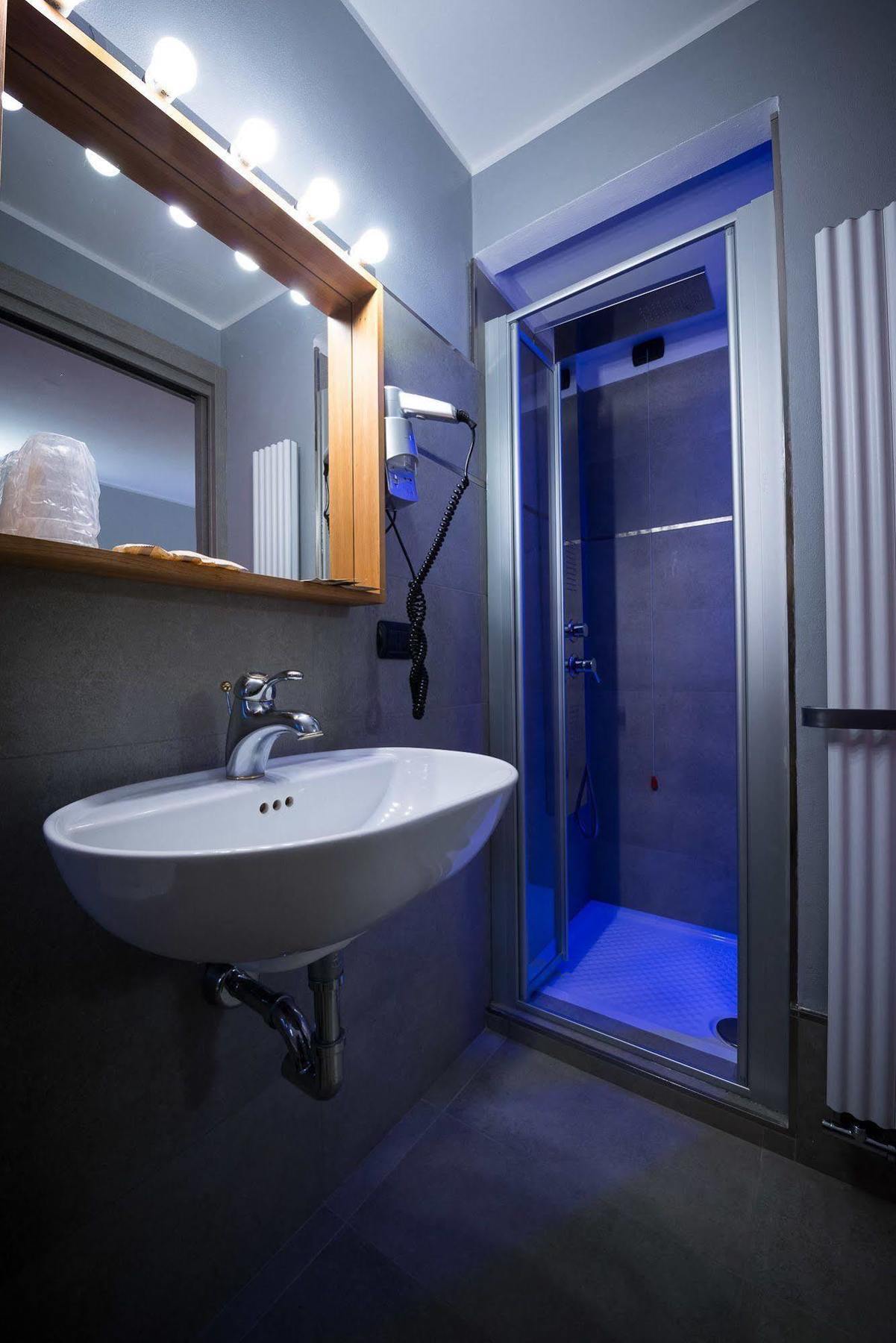 Hotel & Apartments Rinaldo Borgomanero Ngoại thất bức ảnh