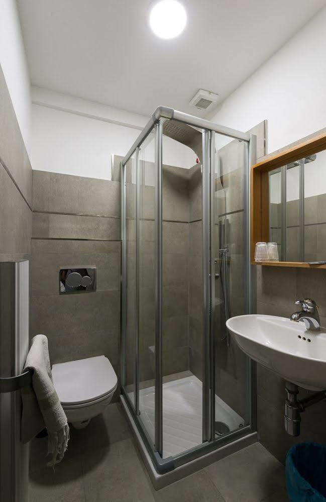 Hotel & Apartments Rinaldo Borgomanero Ngoại thất bức ảnh