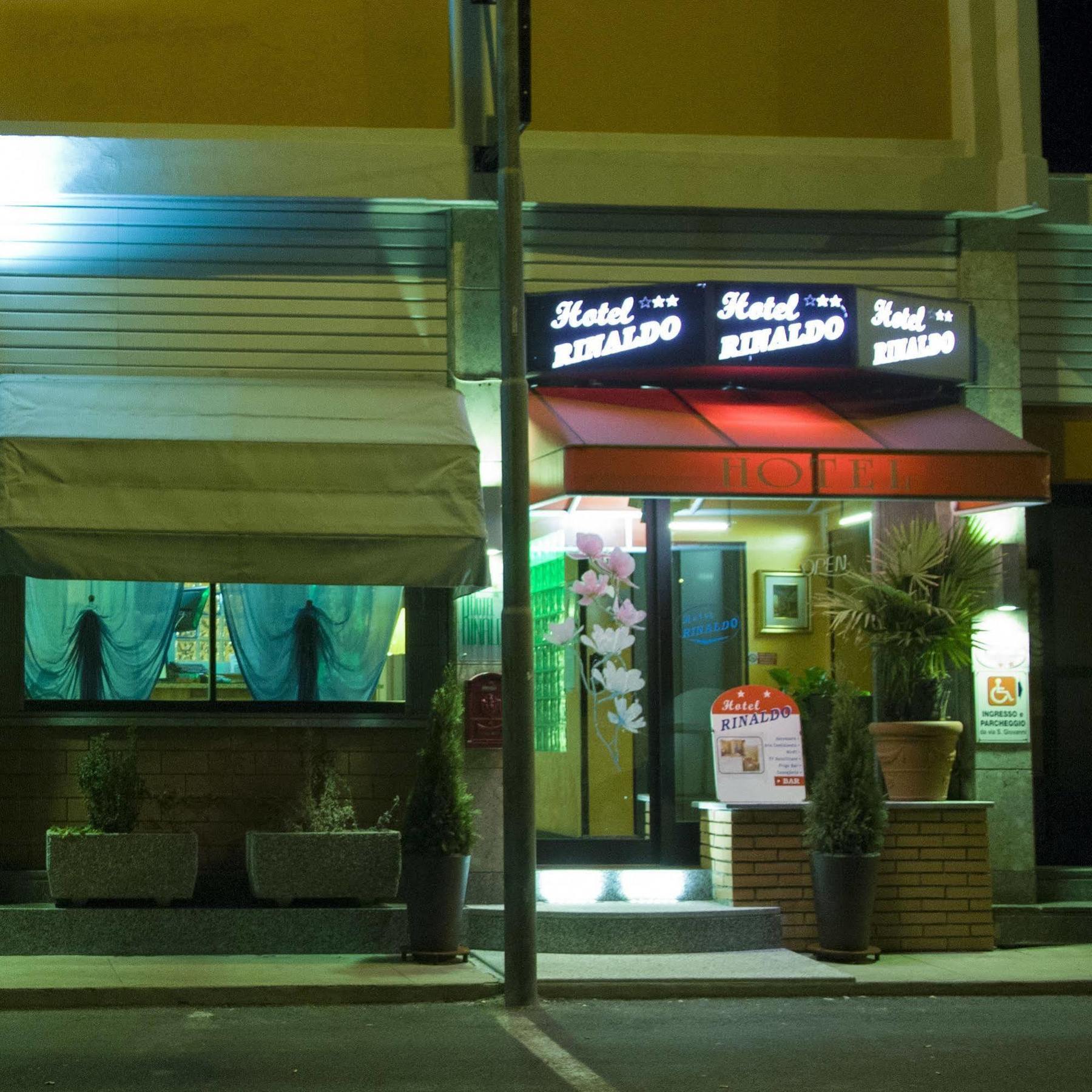 Hotel & Apartments Rinaldo Borgomanero Ngoại thất bức ảnh