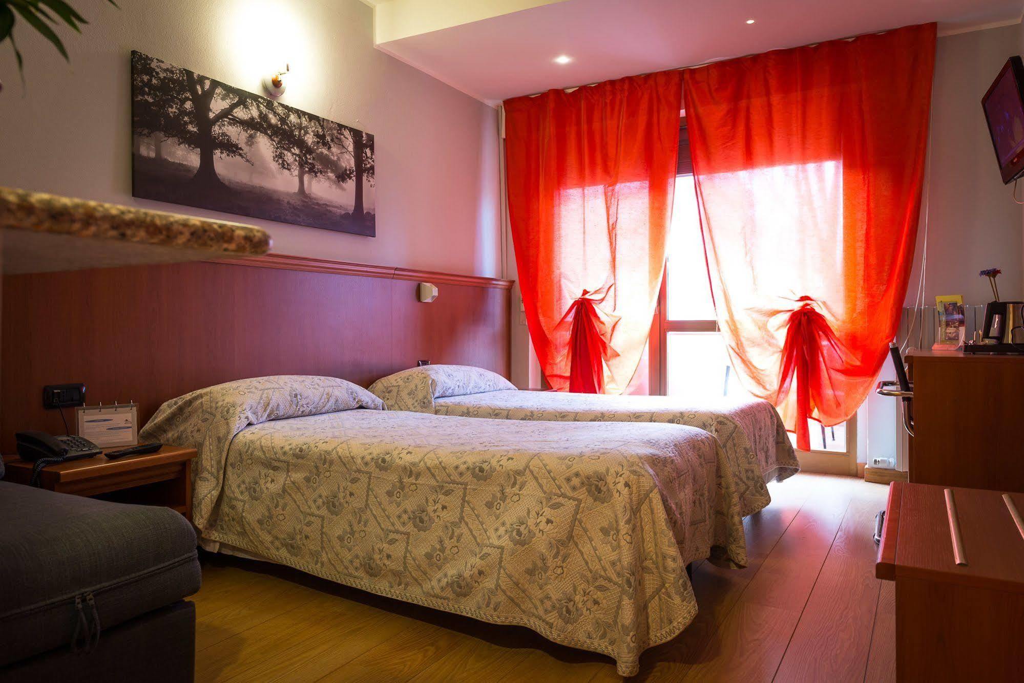Hotel & Apartments Rinaldo Borgomanero Ngoại thất bức ảnh