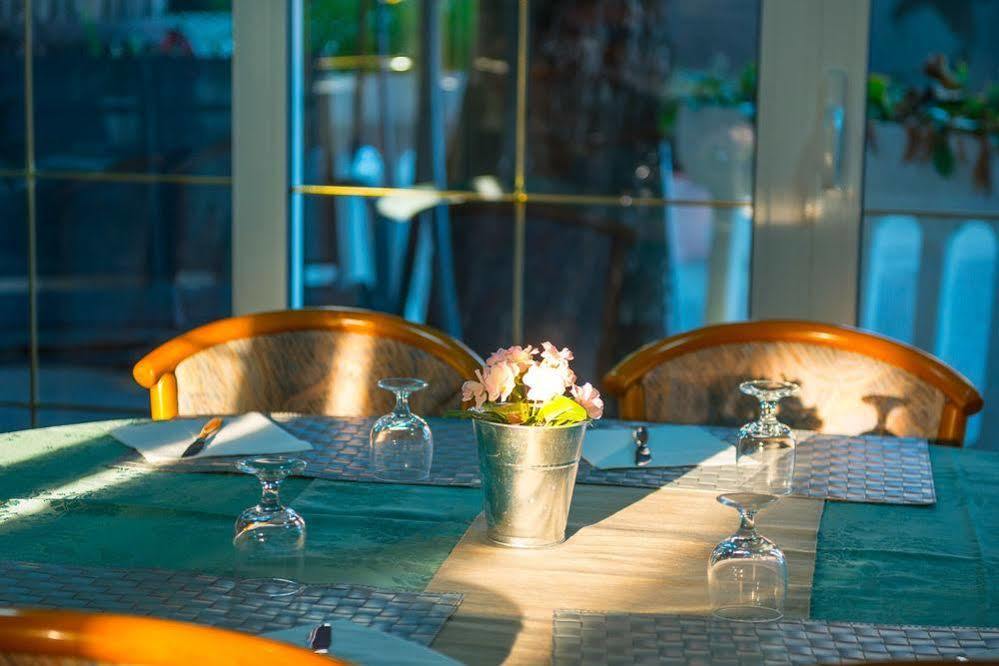 Hotel & Apartments Rinaldo Borgomanero Ngoại thất bức ảnh